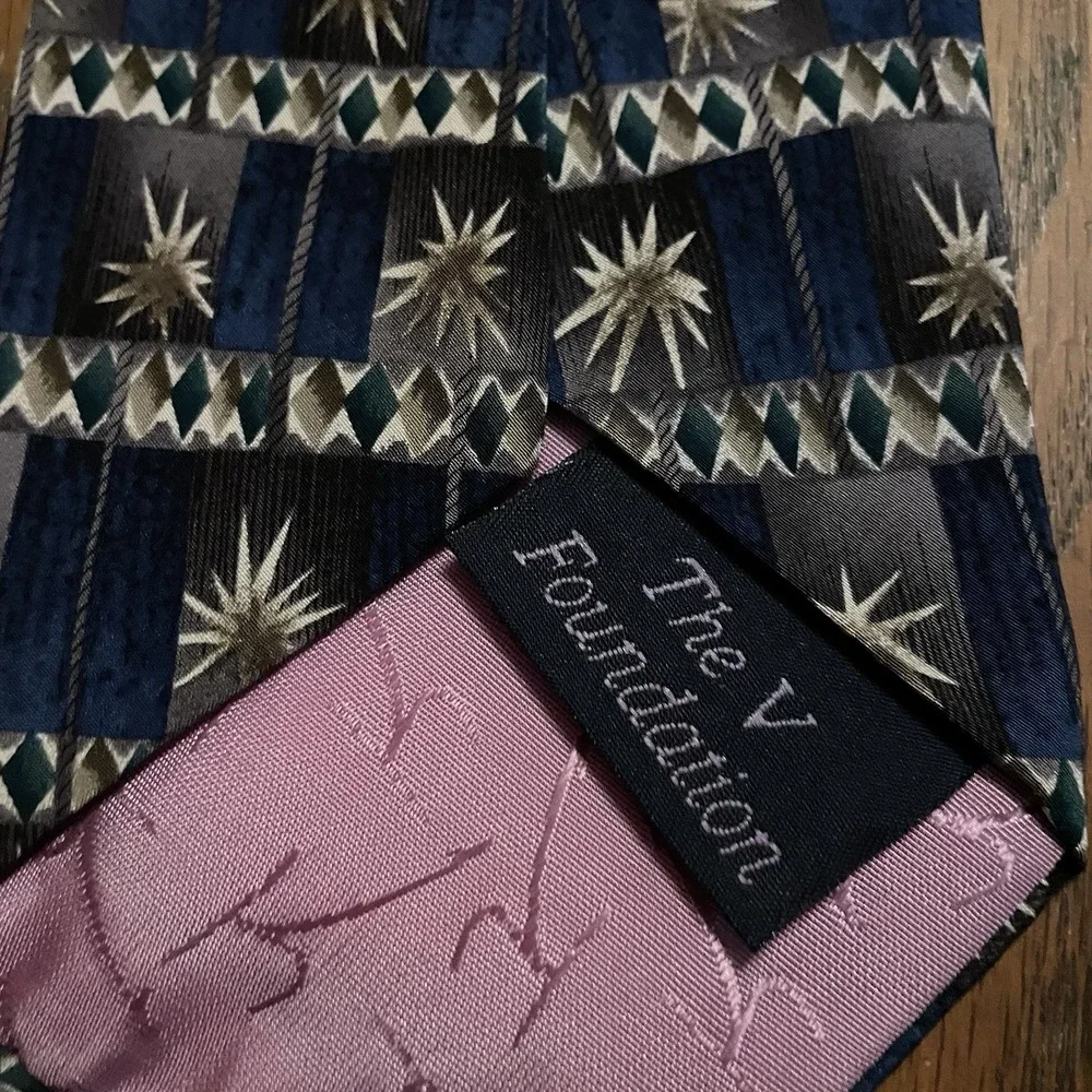 Jimmy V. Mens Neck Tie‎ 100% Silk The V Foundation By Stonehenge USA